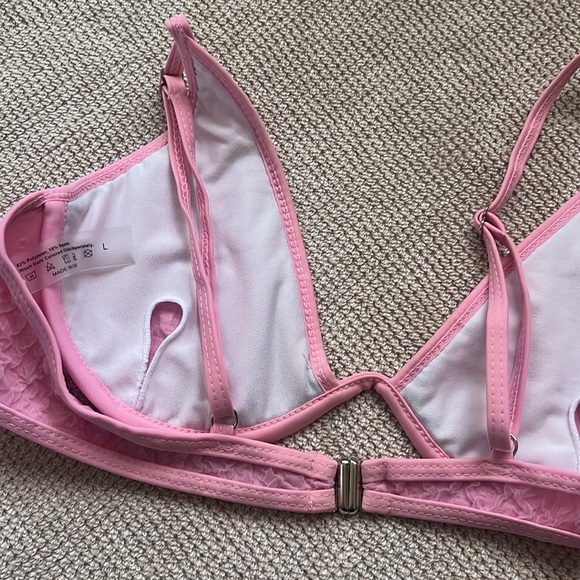 Textured Underwire Bikini Top - Picture 2 of 3